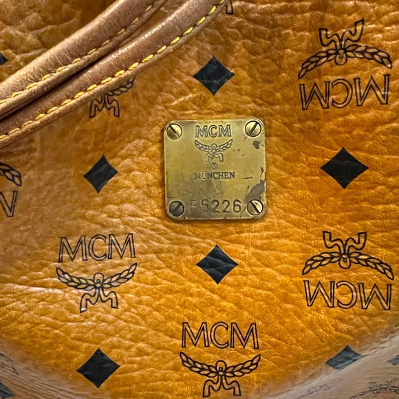 MCM Visetos Bucket Style with Lion Medallion - Picture 3 of 10